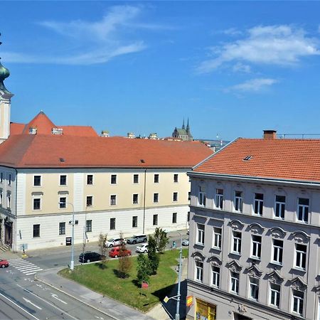 New Apartment With Garage Parking Brno Extérieur photo