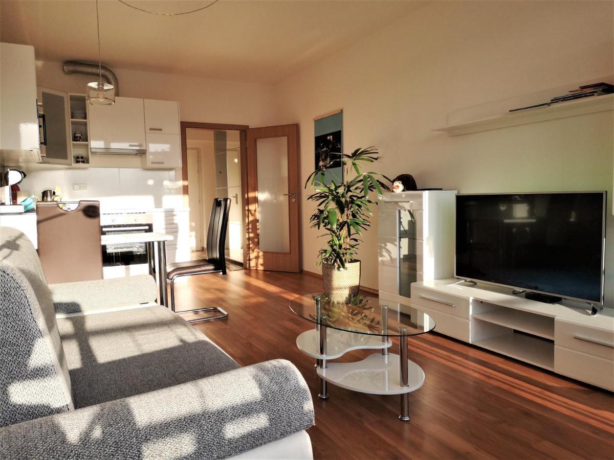 New Apartment With Garage Parking Brno Extérieur photo