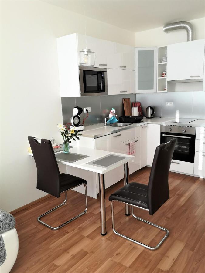 New Apartment With Garage Parking Brno Extérieur photo