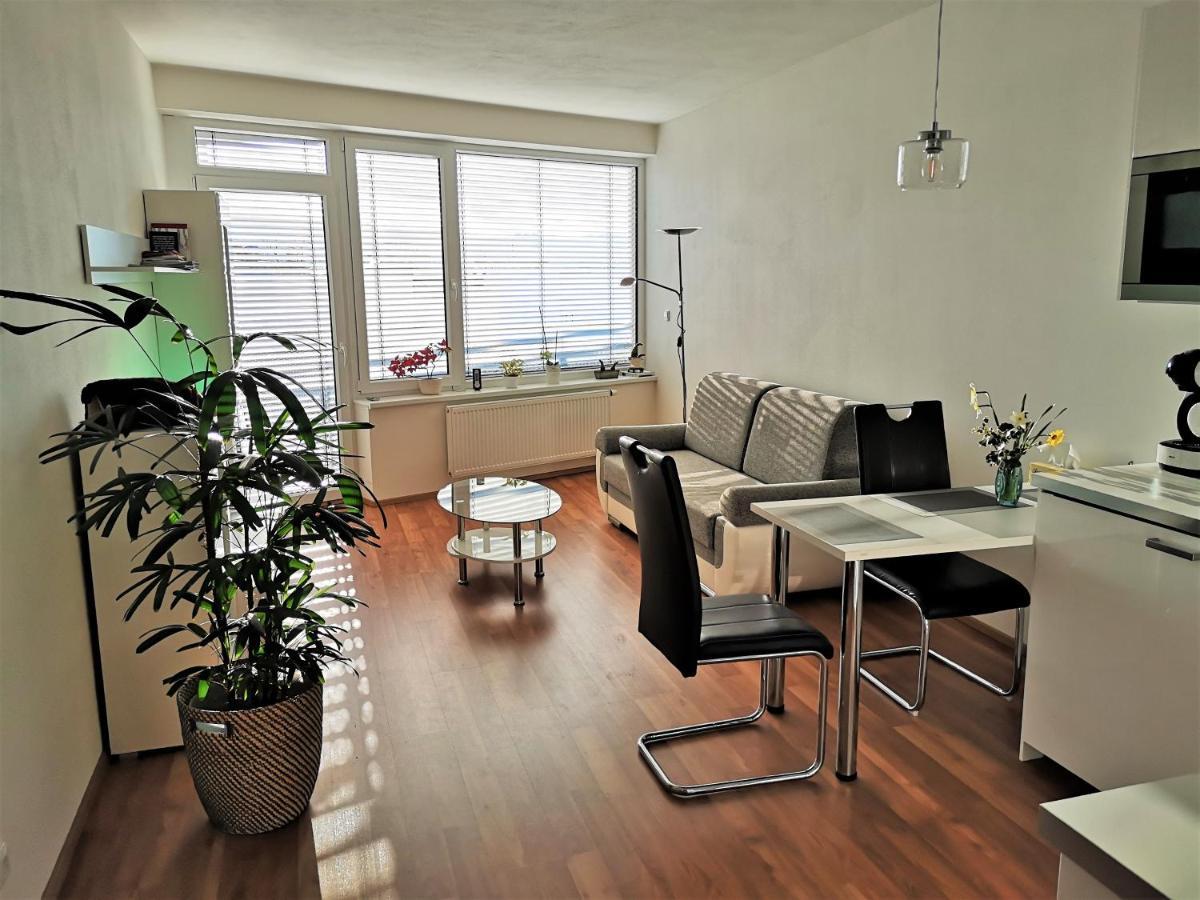 New Apartment With Garage Parking Brno Extérieur photo