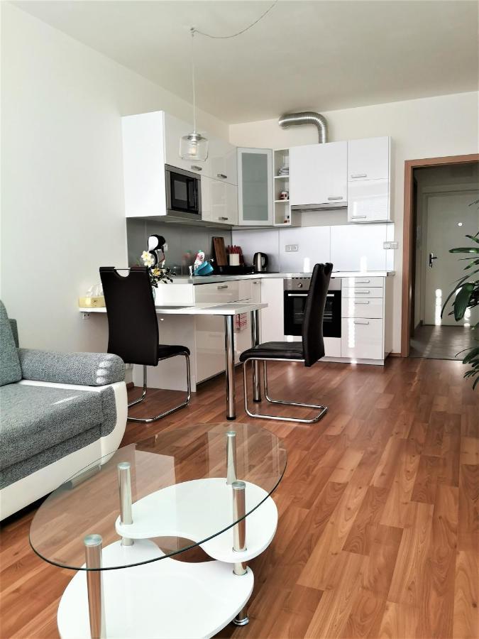 New Apartment With Garage Parking Brno Extérieur photo